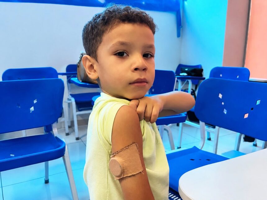 em-palmas,-novos-pacientes-sao-contemplados-com-sensores-de-glicose-que-facilitam-rotina-e-permitem-acompanhamento-mais-detalhado