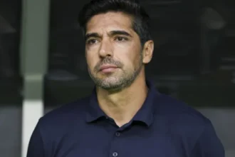 abel-nao-ve-cobrancas-de-penaltis-no-campo-e-elogia-carlos-miguel